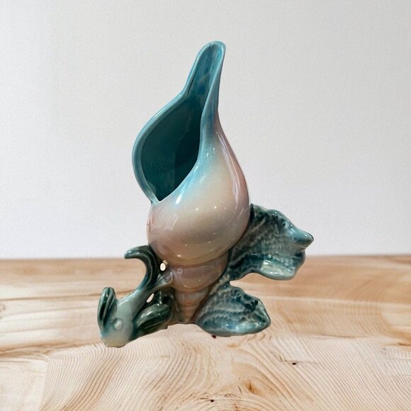 Mid Century Hull Pottery Ebb Tide Conch Bud Vase Peach Green 7" MCM Vintage "B" - Picture 2 of 13